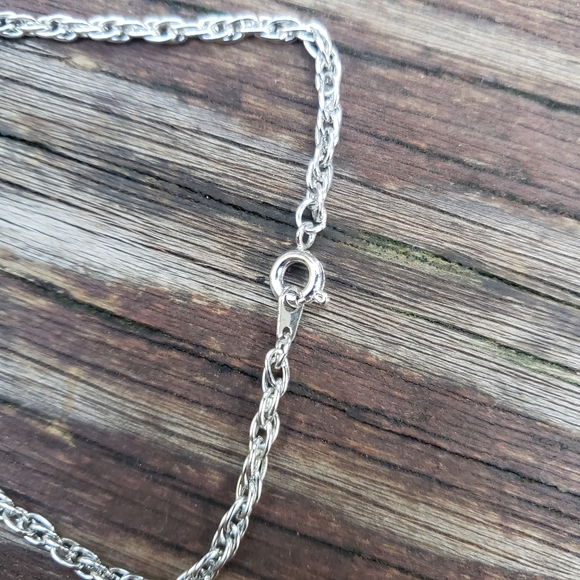 Plant Bud - Pip: Definition Necklace - Picture 10 of 12